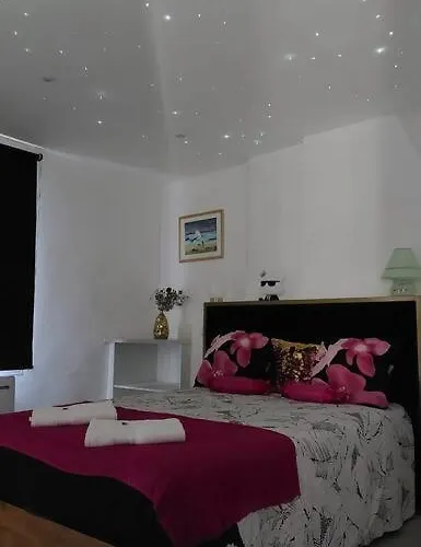 Holiday home Maison Avec Jardin *